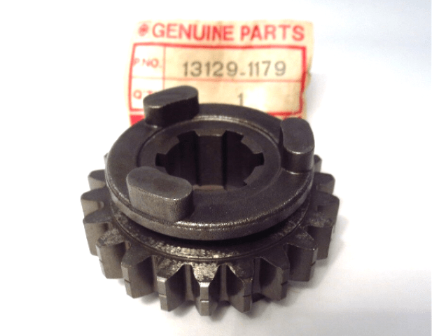 13129-1179 NOS KAWASAKI 4th Gear Transmission Output 22T KDX400