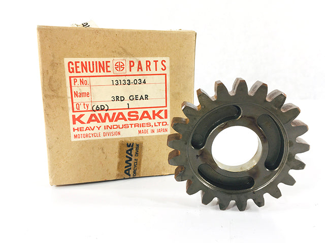 13133-034 NOS Kawasaki 3rd Gear Output Shaft 21T