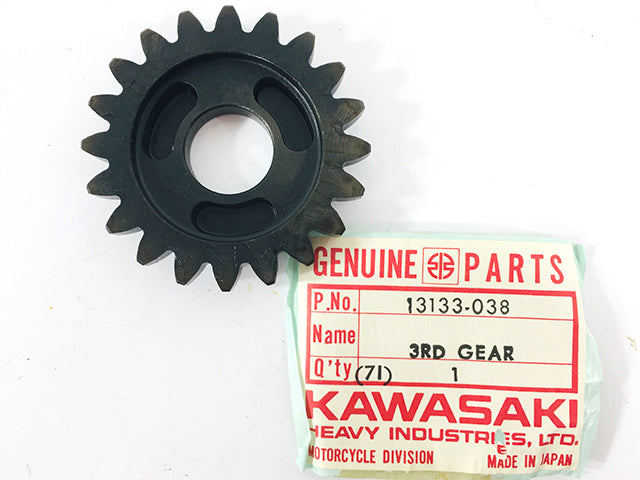 13133-038 NOS Kawasaki 3rd Gear Output Shaft 20T