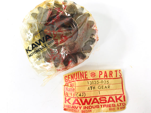 13135-025 NOS Kawasaki 4th Gear Output 22T