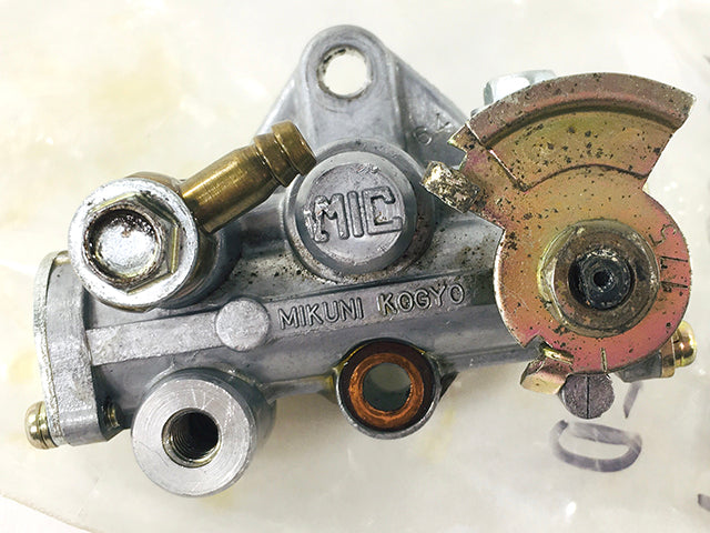 16082-029 OEM Kawasaki Oil Pump Assembly F7 Used