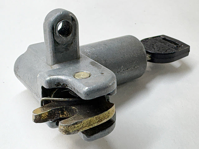 27030-005 KZ900 KZ1000 Seat Lock with Key #770
