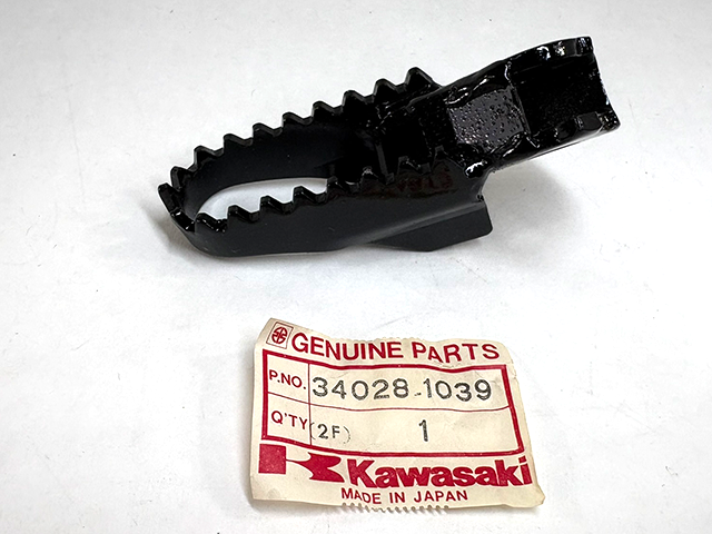 34028-1040 NOS KDX Right Foot Rest