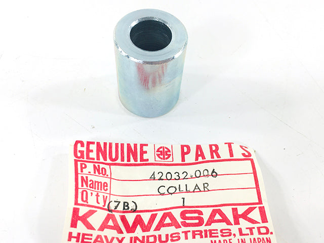 42032-006 NOS Kawasaki Rear Right Wheel Collar Hub Spacer