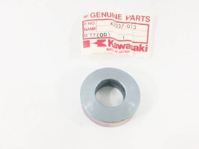 42037-023 NOS Kawasaki Z1 900 Rear Axle Sleeve Collar H2