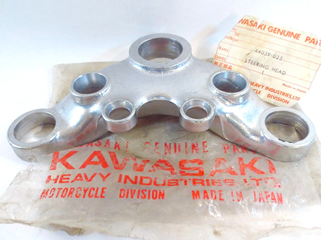 44039-025 NOS Kawasaki H1 500 Steering Stem Upper Clamp Aluminum
