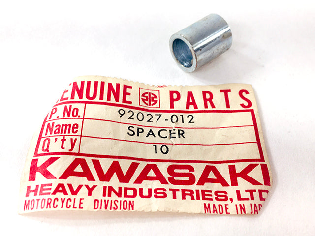 92027-012 NOS Kawasaki H1 500 Spacer Fuel Tank Mount