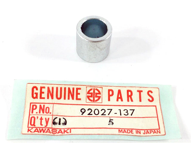 92027-137 NOS Kawasaki Turn Signal Collar Rear 72-73 H2 750