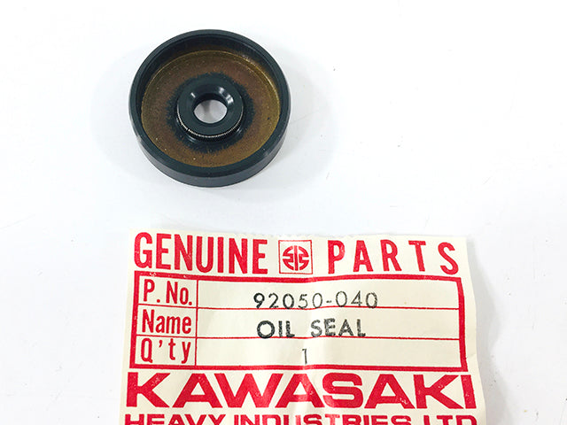92050-040 NOS Kawasaki Oil Seal TC7297