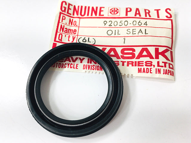 92050-064 NOS Kawasaki Left Hand Crankshaft Oil Seal KZ400