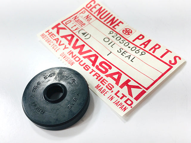 92050-069 NOS Kawasaki Oil Seal KE100