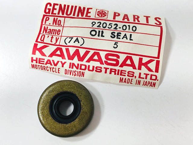 92052-010 NOS Kawasaki Oil Seal TB7246