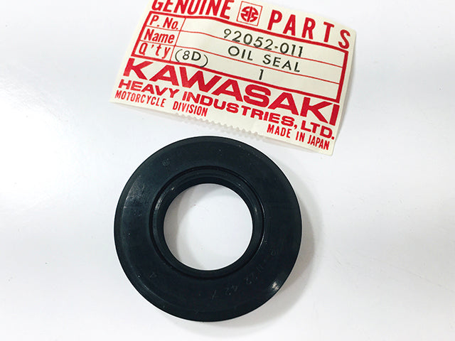 92052-011 NOS Kawasaki Oil Seal WTC22427