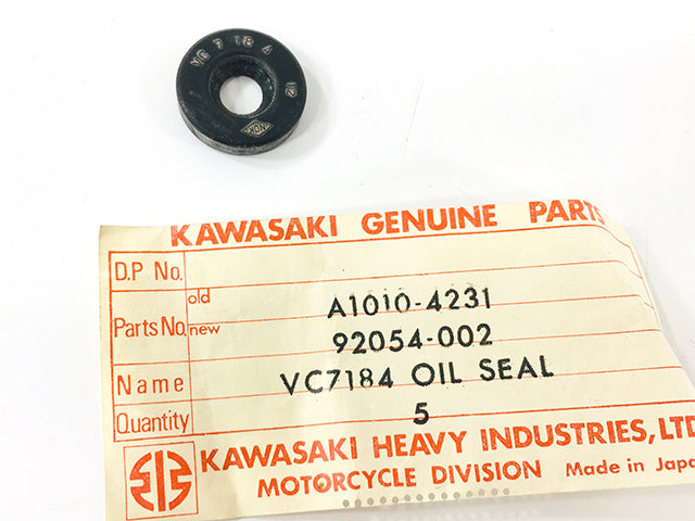 92054-002 NOS Kawasaki Oil Seal VC7184