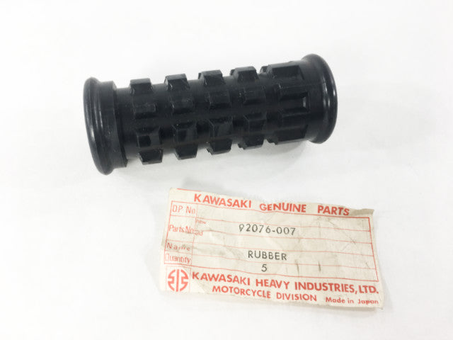 92076-007 NOS Kawasaki F Series Footrest Rubber