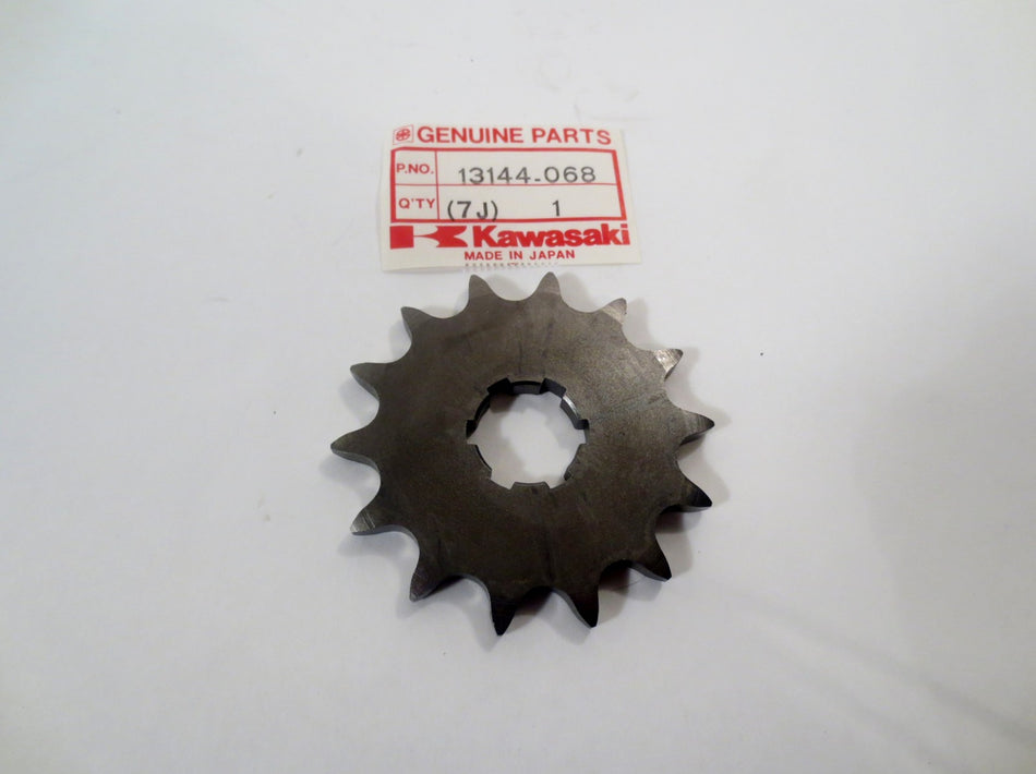 NOS GENUINE OEM KAWASAKI ENGINE SPOCKET 14 TOOTH KE 250 B1 B2 B3