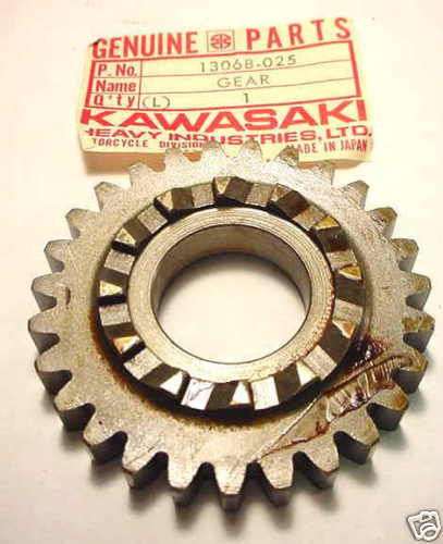 KAWASAKI KX250 KT250 F11 250 NOS Kickstart Gear 13068-025