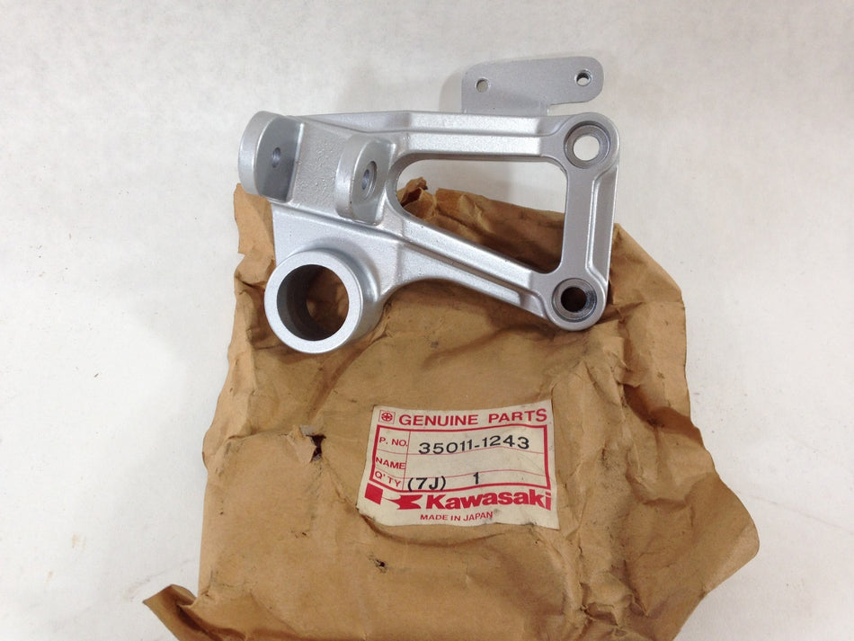 NOS KAWASAKI NINJA 600 MUFFLER STAY RH