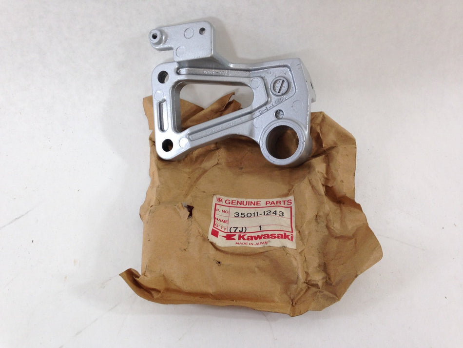 NOS KAWASAKI NINJA 600 MUFFLER STAY RH