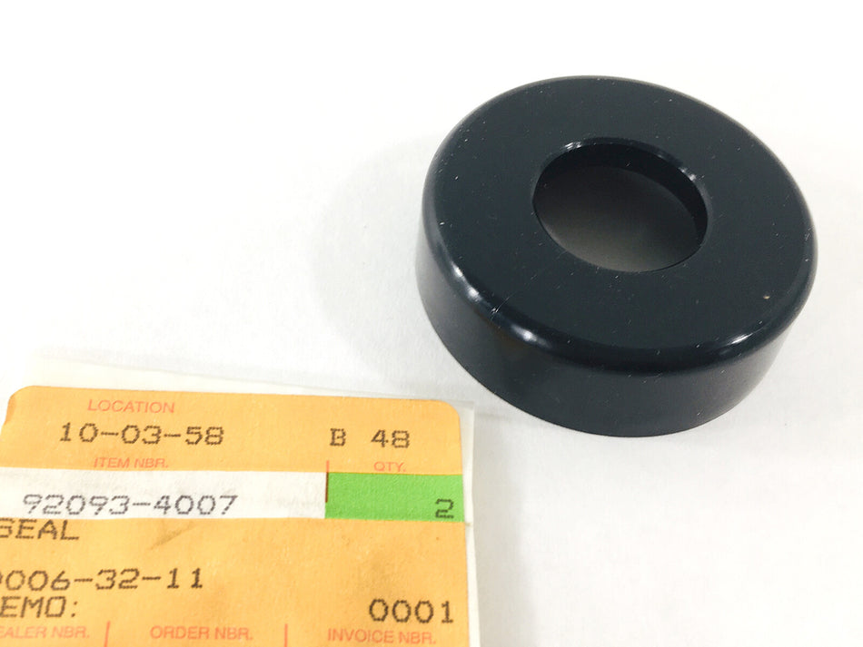 NOS KAWASAKI KLT250 A1 HUB SEAL TECATE 92093-4007